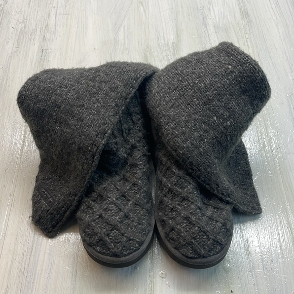 UGG Charcoal Button-Up Classic Cardy Boots Sz 7 - Picture 10 of 10